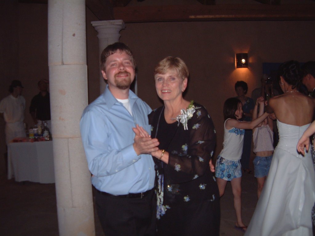 2004/06(June)/01(NM-Weekend)/02(Wedding)/1024x768_2004-06-12 22-22-32.JPG